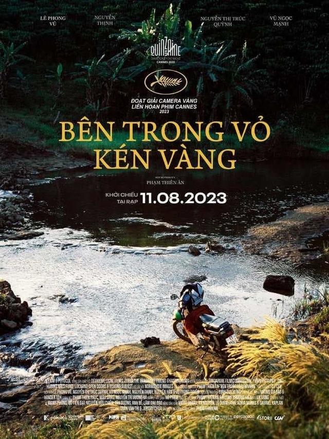 Bên trong vỏ kén vàng